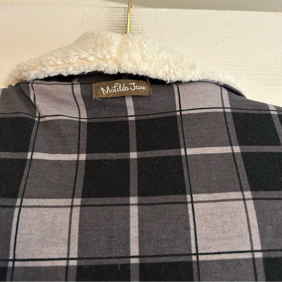 Matilda Jane Reversible Vest with black gray plaid and faux fur size Large - Picture 5 of 9